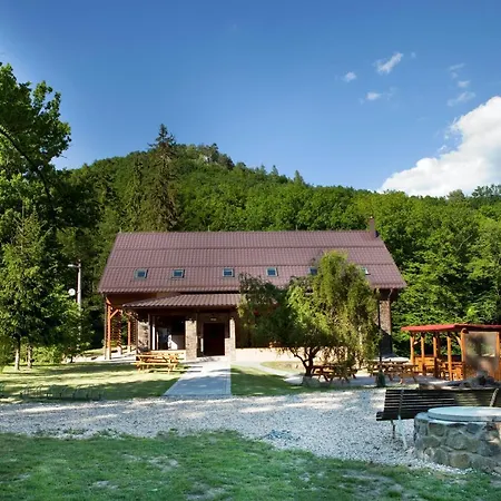 Pod Břesteckou Skalou 3*